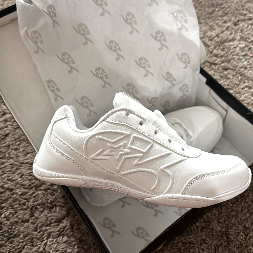 NEW cheer shoes size 6 gk